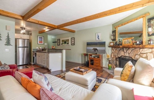 Boulder Bay Condo | Big Bear Getaway Steps to Lake