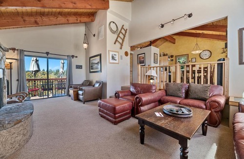 Upper Moonridge House | Big Bear Mountain Cabin