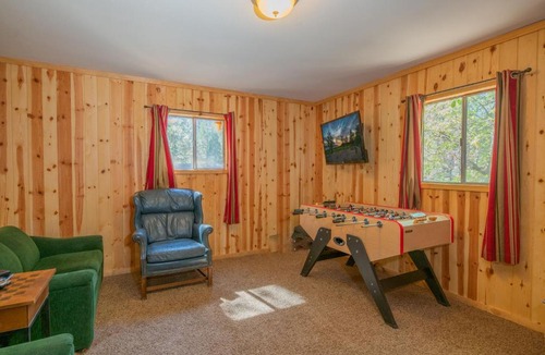 Boulder Bay House | Big Bear Retreat - A charming mountain cabin with easy access to Big Bear's attractions!
