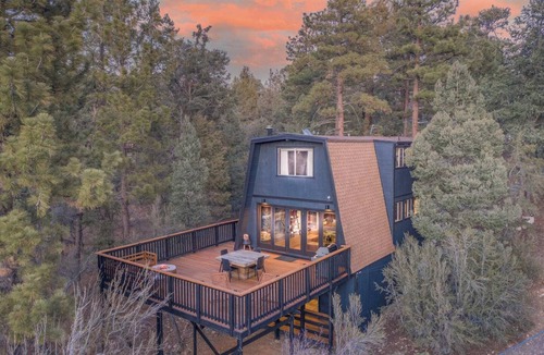 Whispering Forest House | Big Bear Retreat w Fire Pit, Deck, & Cabin Vibes