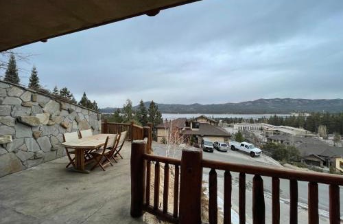 Ironwood Estates House | Big Bear Village View Haus is a large pet and kid friendly chalet with hot tub located a short walk to village