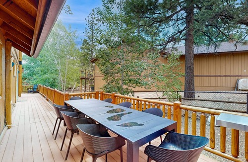 Eagle Mountain Estates Cabin | Big Bear White Skies #674