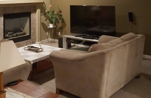 Salinas House | Big Beautiful Home: 4 Bedrooms/9 Beds/1 to18 Guests