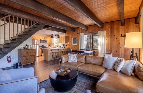 Whispering Forest Cabin | Big Blue|Rustic Modern, Jacuzzi, Centrally located