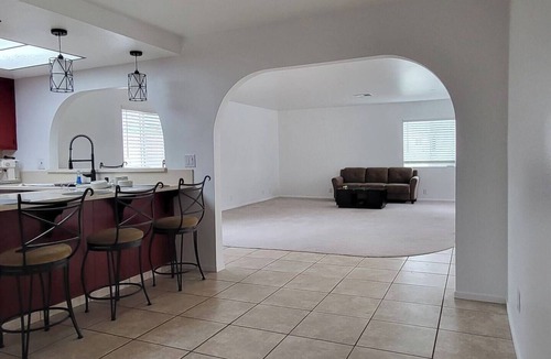 Highland House | BIG HOUSE, LARGE GATED YARD AND DOUBLE LIVING ROOM