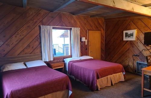 Willow Creek Hotel | Bigfoot Motel