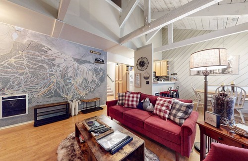 Majestic Pines Condo | Bigwood 41 Cozy Mountain Cabin, Private Washer Dryer, 1 mile to Eagle Lodge by RedAwning