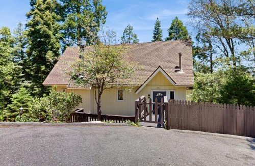 Blue Jay House | Birchwood Bliss