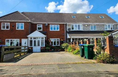 Great Barr House | Birmingham Spacious 5BR house, family & contractor friendly near M6 & M5
