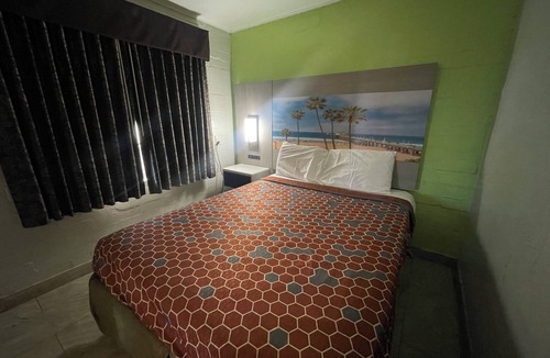 Apple Valley Hotel | Black Horse Motel