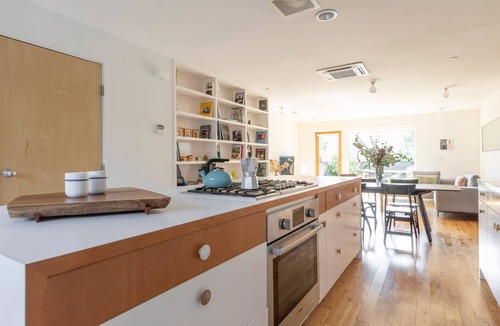 Elysian Heights Apartment | BlackBirds Way by onefinestay