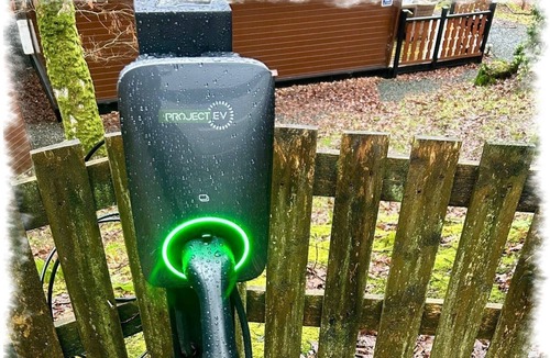 Elterwater Cabin | Blelham Tarn (Rustic yet modern cabin in tranquil woodland with own EV charger)