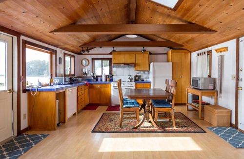 McDonald House | Bleu Bay | Charming Coastal Cottage, Private Beach