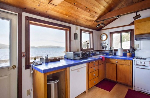 McDonald House | Bleu Bay | Charming Coastal Cottage, Private Beach