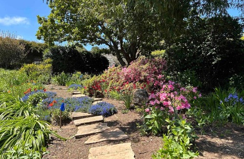 Inverness House | Blue Beauty - Sunny Garden, Walk to local beaches!