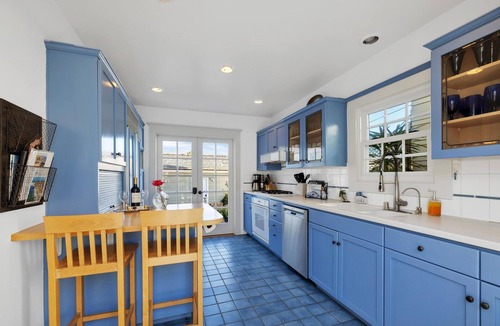 Village of La Jolla House | “Blue Door Cottage by the Sea,” La Jolla Village & Cove, Only 4 blocks to Beach