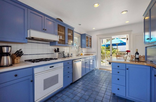 Village of La Jolla House | “Blue Door Cottage by the Sea,” La Jolla Village & Cove, Only 4 blocks to Beach