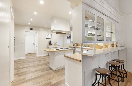 Valley Glen House | Blue Door Oasis 5 min from Universal and Hollywood
