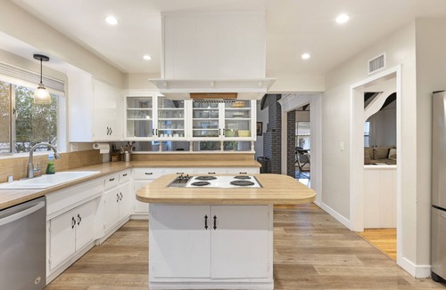 Valley Glen House | Blue Door Oasis 5 min from Universal and Hollywood