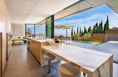 Hollywood Hills West House | Blue Heights Modern - The Ultimate Getaway in the Hills
