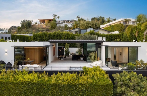 The Bird Streets Villa | Blue Jay Hill - Epitome of Luxury Living With Panoramic Jetliner Views