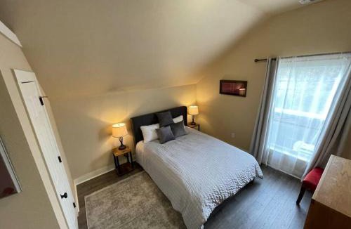 Eureka House | Blue Mist Victorian, 5 Bedroom 2 bath Gem