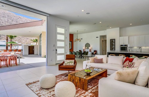 Historic Tennis Club House | 'Blue Skye Modern' Modern pool pad w/4 suites
