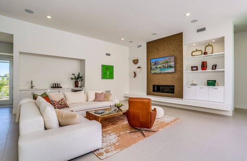 Historic Tennis Club House | 'Blue Skye Modern' Modern pool pad w/4 suites