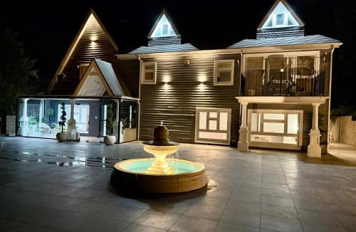 Bumble's Green Villa | Bluebell House
