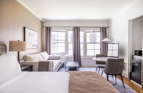 Beverly Hills Apartment | Blueground | Beverly Hills, view, nr Beverly Hills Park