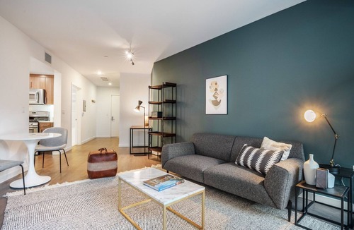 Beverly Grove Apartment | Blueground | Beverly Grove, rooftop, nr Beverly Park
