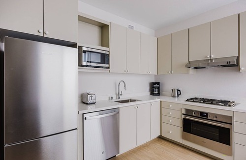Chinatown Apartment | Blueground | Downtown, elevator, nr parks