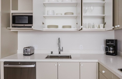 Chinatown Apartment | Blueground | Downtown, elevator, nr parks
