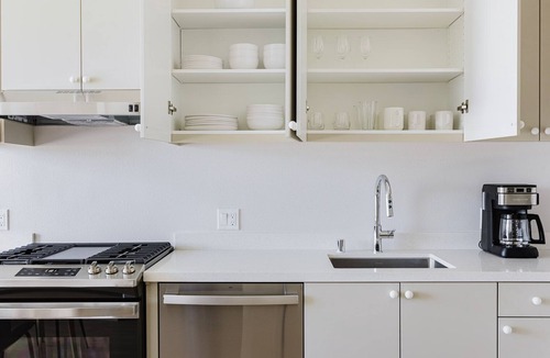 Chinatown Apartment | Blueground | Downtown, elevator, nr parks