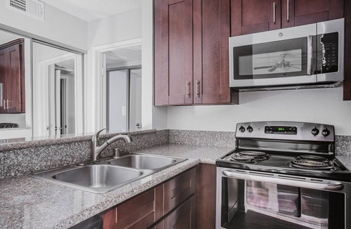 Atwater Village Apartment | Blueground | Glendale, pool & w/d, nr park
