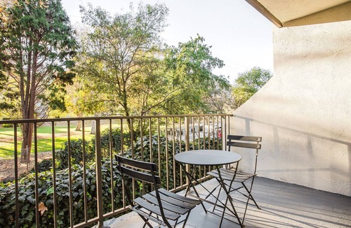 Atwater Village Apartment | Blueground | Glendale, pool & w/d, nr park