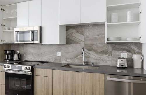 Central San Pedro Apartment | Blueground | San Pedro, w/d, nr USS Iowa