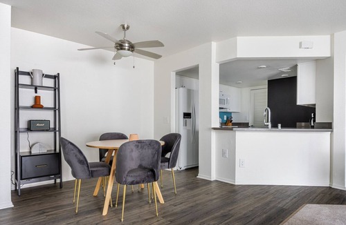Studio City Apartment | Blueground | Studio City, pool & w/d, nr Universal