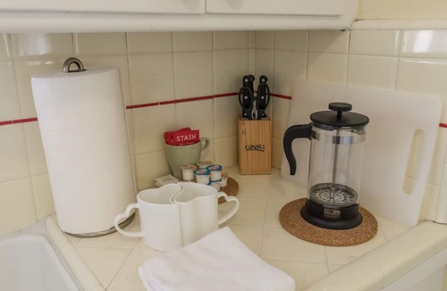 Burbank Apartment | Boho-Chic Retreat - Retro & Relaxing with Full Kitchen