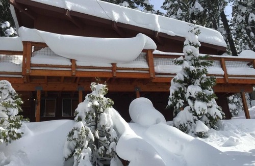 Chamberlands House | Book thirty-day ski leases today! Driveway snow plow included! Dog ok!