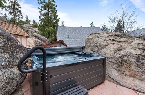 Big Bear Lake Ski Chalet | Boulder Bay Chalet Lakefront - Luxury Lakefront, Hot Tub, Pool Table, Foosball, Ping Pong, Lake View