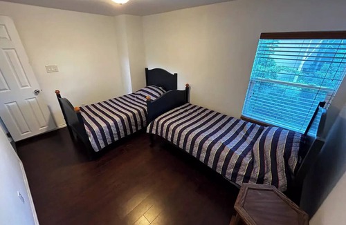 Canoga Park House | Boulders Views,Patio, peaceful No taxes added arean