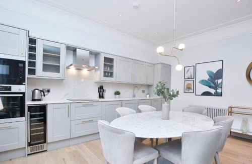 South Kensington Apartment | Boutique Elysian House South Kensington 3 Bed Flat minutes from the Hyde park