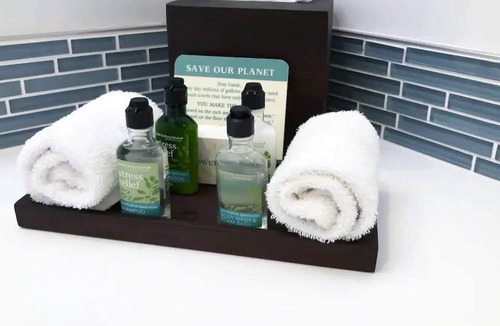 Old Towne Apartment | Boutique Hotel 2 Queen Room Minutes From The Beach!