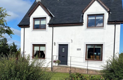 New Galloway Cottage | Bramble Cottage - a house that sleeps 6 guests in 3 bedrooms