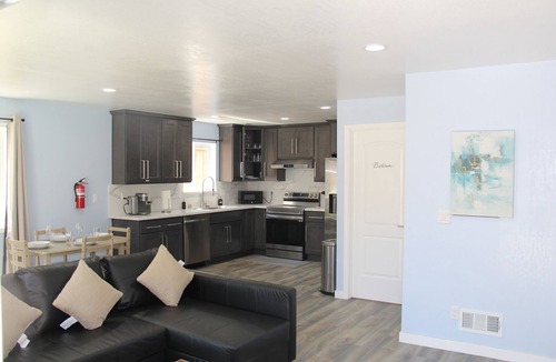 Northside House | Brand New 2Bed/2Bath Guesthouse w/Parking, Laundry, 1G net in San Jose Downtown