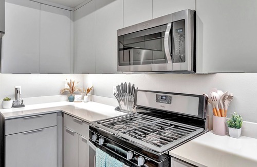 Platinum Triangle Apartment | BRAND NEW! 2BR Apt! 5 Mins to Disney w/Pool & Gymn