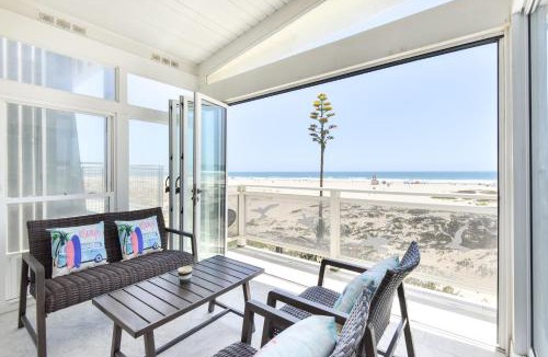 Santa Ana Heights House | Brand New 3 Bedroom Upper-Level Oceanfront Home