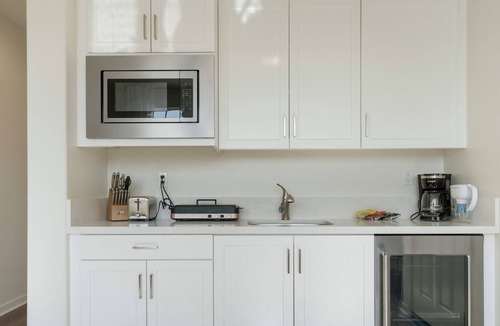 Moreno Valley House | Brand-New 500sf Oasis near UC Riverside / 30+Days / 1.7 miles from Hospital