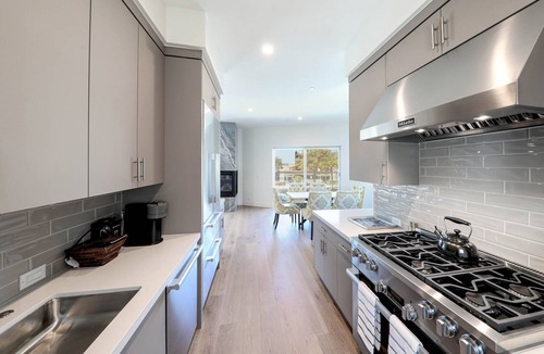 Corona del Mar House | Brand New Luxury Home with parking, elevator, AC - 7 min from the beach!